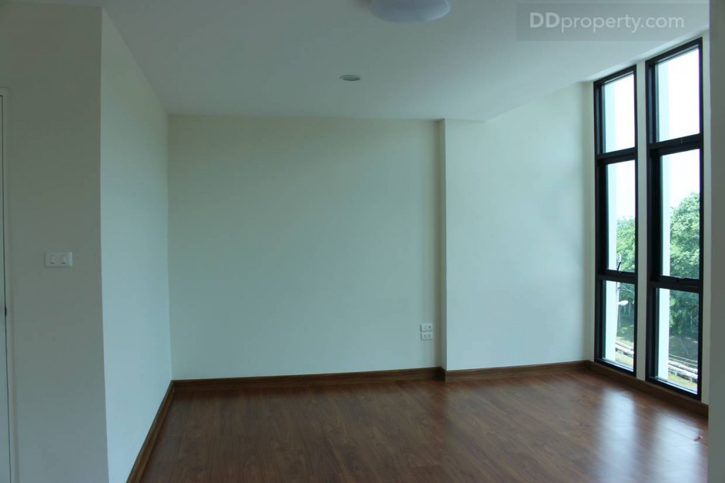 พื้นที่ของห้องด้านหน้านี้ขนาดประมาณ 5.7 x 6.65 เมตร 