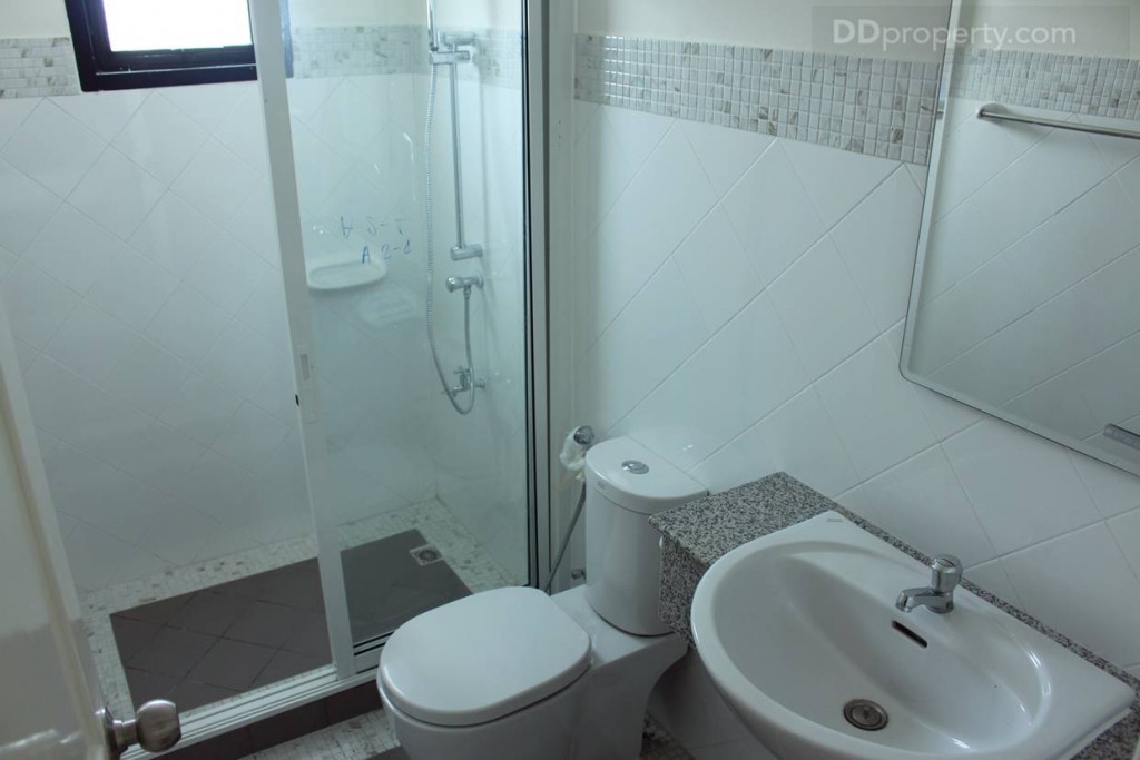 โดยห้องน้ำของชั้น 3 จะมีขนาดใกล้เคียงกันกับห้องน้ำชั้น 2 คือ 1.35 x 2 เมตร โดยประมาณ