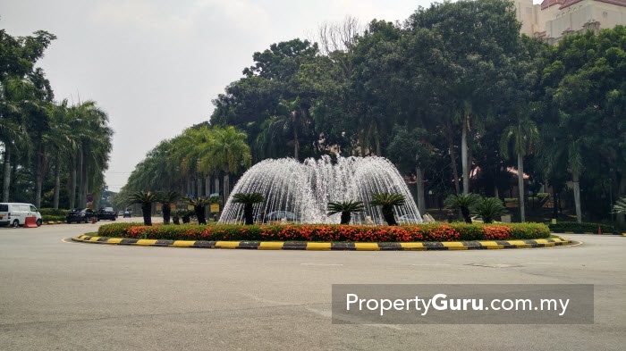 A beautiful water feature near Diamond Hills