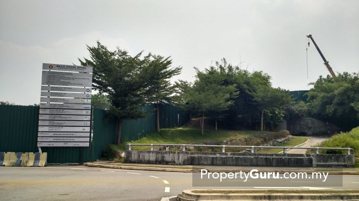 The construction site and progress of Par 3