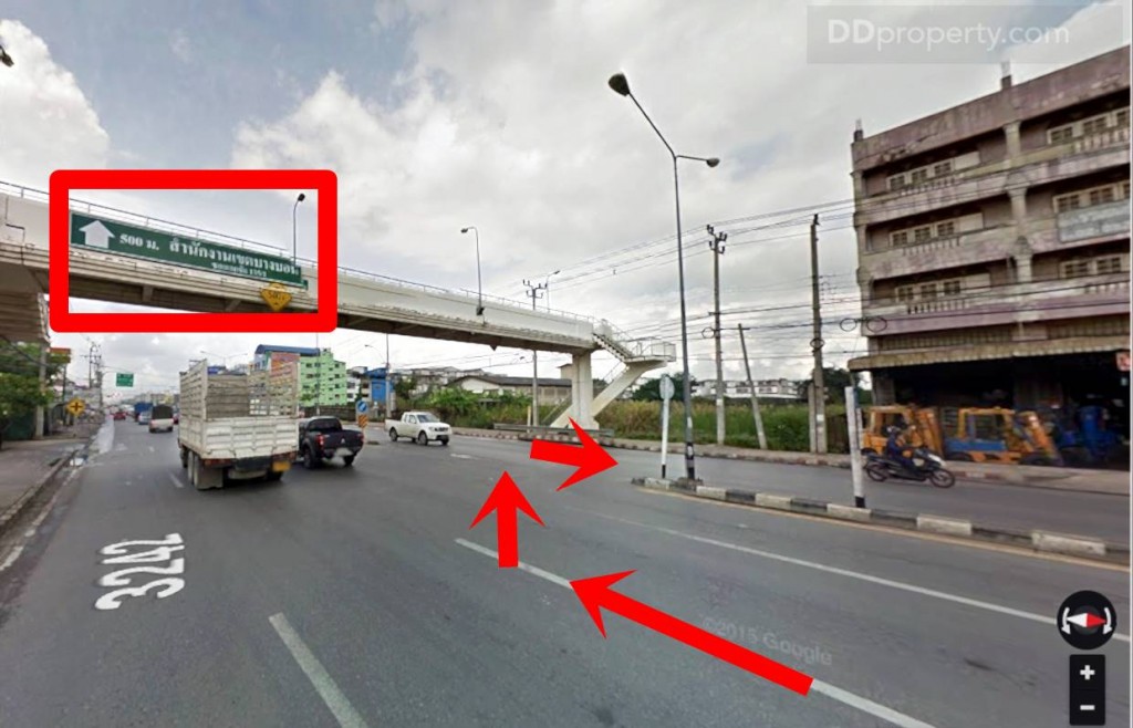 จากนั้นให้ชิดขวาเพื่อกลับรถ