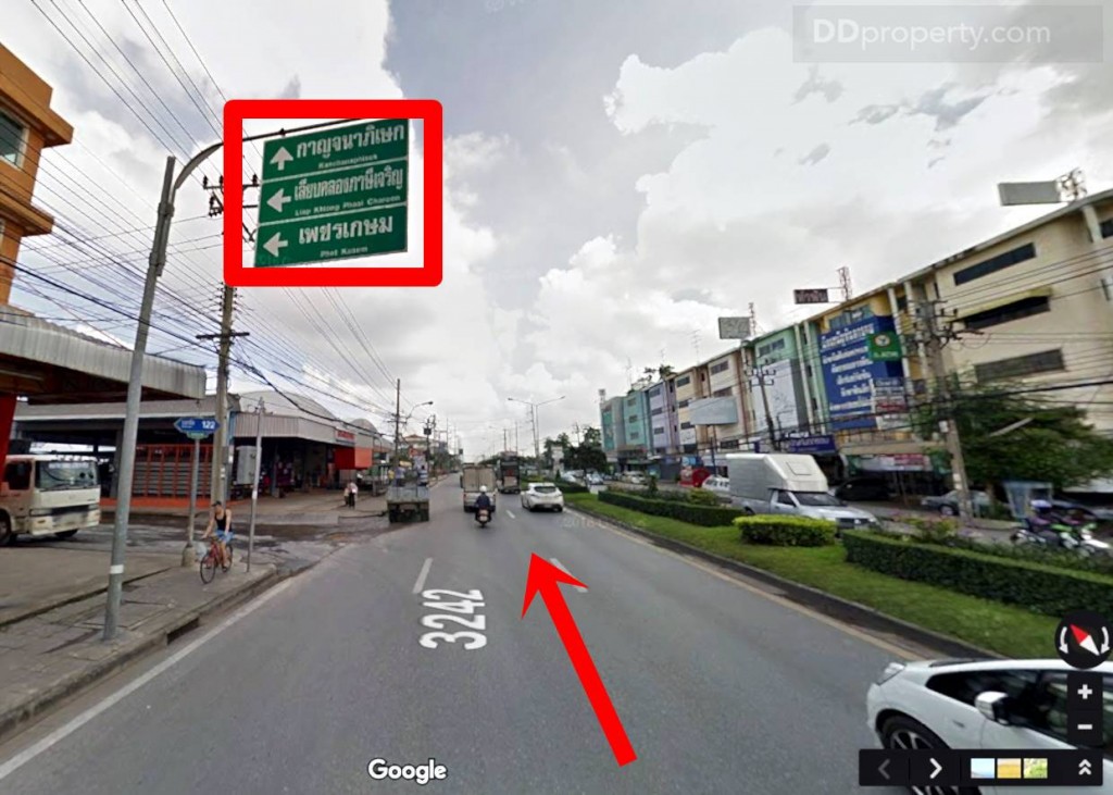 เมื่อกลับรถให้ตรงไปตามทางอีกประมาณ 450 เมตร ให้สังเกตป้ายถนนบางบอน 4