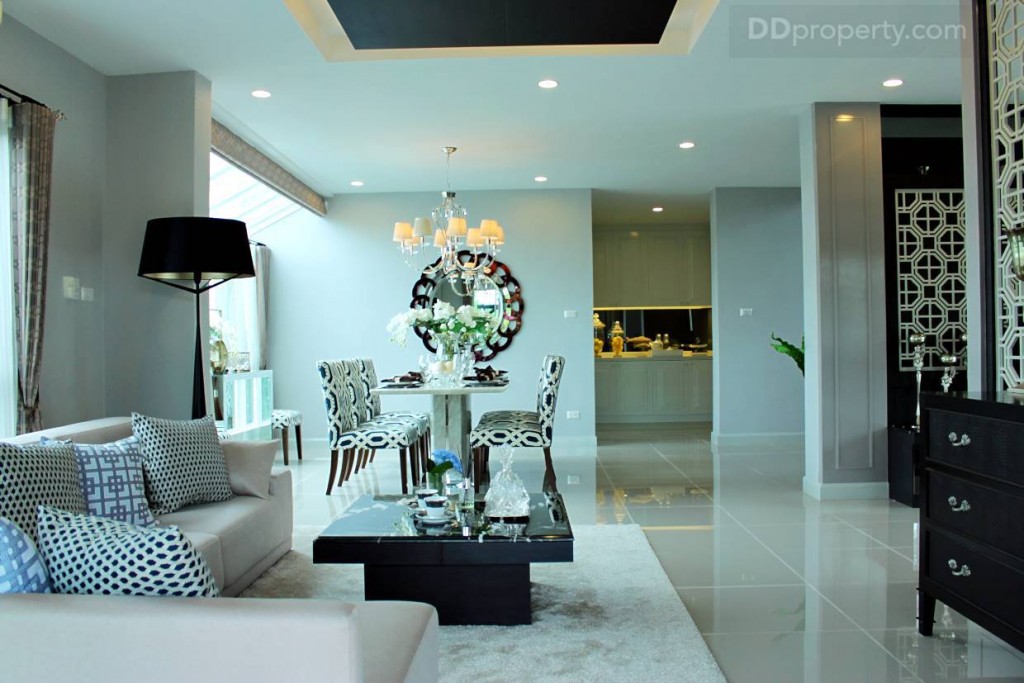 มุมมองจากด้านข้างของตัวบ้าน