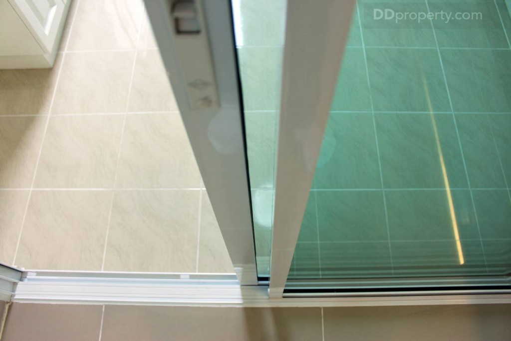 ครัวปิดโดยโครงการติดตั้งประตูกระจกบานเลื่อนมาให้ด้วย