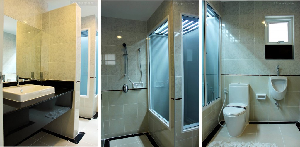 ห้องน้ำจะถูกแบบเป็น 3 ส่วนหลักๆ ด้วยกัน ห้องน้ำขนาด 2.5 x 3 เมตร ประกอบด้วย อ่างล่างหน้า ห้องอาบน้ำ และห้องส้วม ซึ่งเชื่อมต่อกันเป็นแบบเปิดไม่มีฉากกั้นแต่อย่างใด