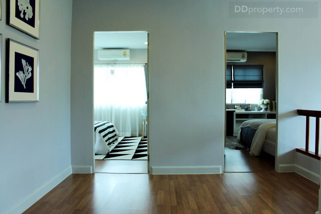 ด้านขวามือทางขึ้นเป็นห้องนอง 1 และ 2 