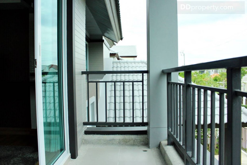 ระเบียงห้องขนาด 0.75 x 3.65 เมตร 