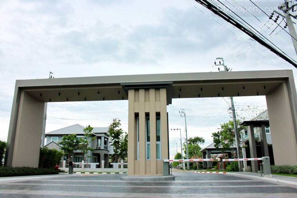 ซุ้มด้านหน้าทางเข้าโครงการชวนชื่น แกรนด์ เอกชัย-บางบอน 4