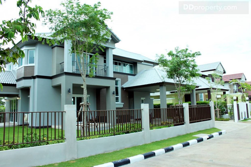 บ้านราชพฤกษ์ บ้านเดี่ยว 2 ชั้น ที่ดิน100.30-102.50  ตร.ว. ขนาดพื้นที่ใช้สอย 260 ตร.ม. 4 ห้องนอน 4 ห้องน้ำ 1 ห้องแม่บ้าน 2-4 ที่จอดรถ 