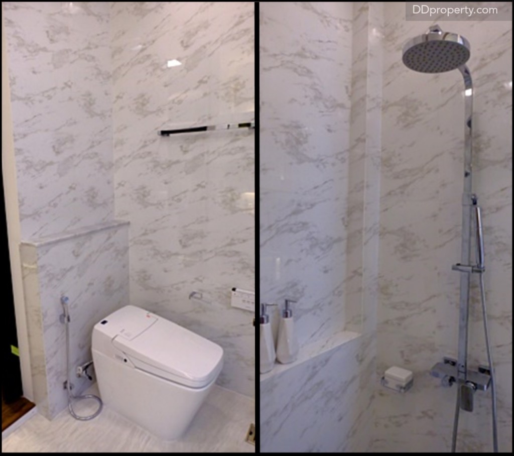 สุขภัณฑ์ชักโครกใน master bedroom จะเป็นแบบญี่ปุ่น  (อัตโนมัติ), ตรงพื้นที่อาบน้ำมีขอบหินอ่อนตกแต่งเป็นจุดสำหรับวางอุปกรณ์อาบน้ำ