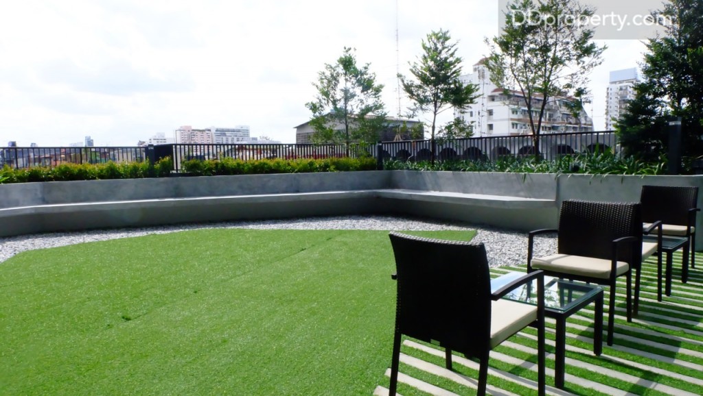 พื้นที่อเนกประสงค์ที่มีชุดโต๊ะเก้าอี้จัดเตรียมไว้ให้สำหรับลูกบ้านที่ต้องการจัดกิจกรรมร่วมกัน