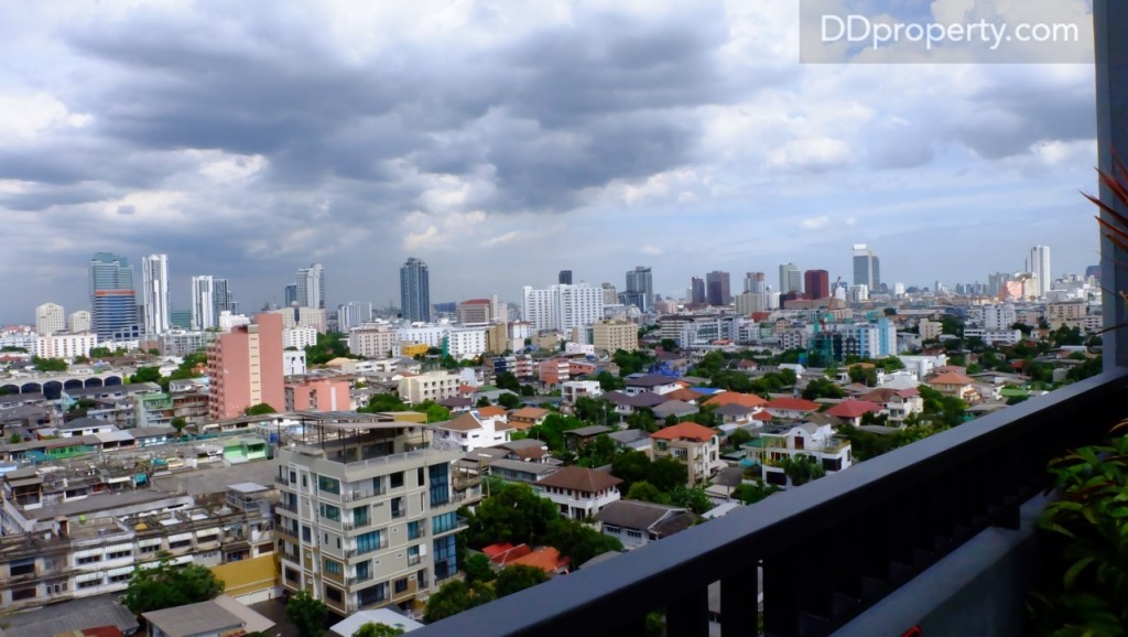 วิวเมื่อมองไปทางด้านถนนรัชดาฯ