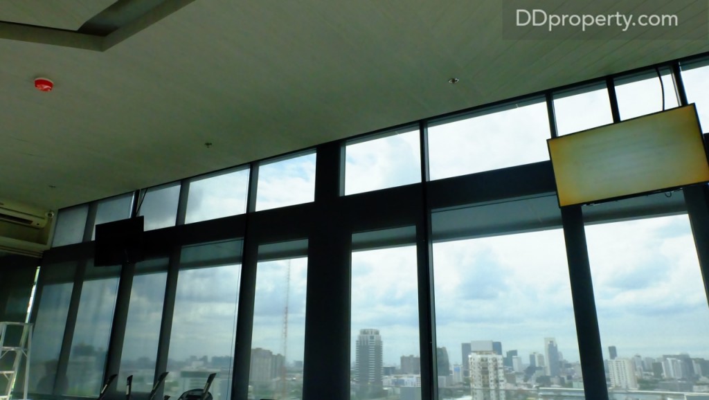 พร้อมทีวีติดตั้งเพื่อการรับชมขณะเสริมสร้างความฟิตร่างกาย