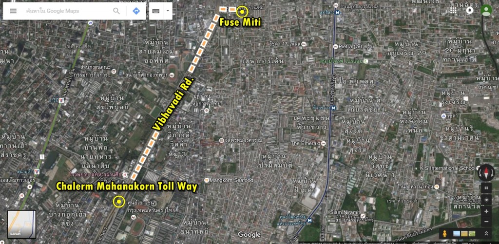 จุดขึ้นลงทางด่วนที่ใกล้ที่สุดคือ ดินแดง (สายเฉลิมมหานคร) โดยสามารถเข้าถึงได้โดยใช้ถนนเส้นวิภาวดีเช่นกัน จากตัวโครงการถึงด่านเก็บค่าผ่านทางใช้เวลาขับรถประมาณ 10 นาที สำหรับทางด่วนนี้สามารถมาลง สุขุมวิท, พระราม 4, สีลมและพระราม 3 ได้