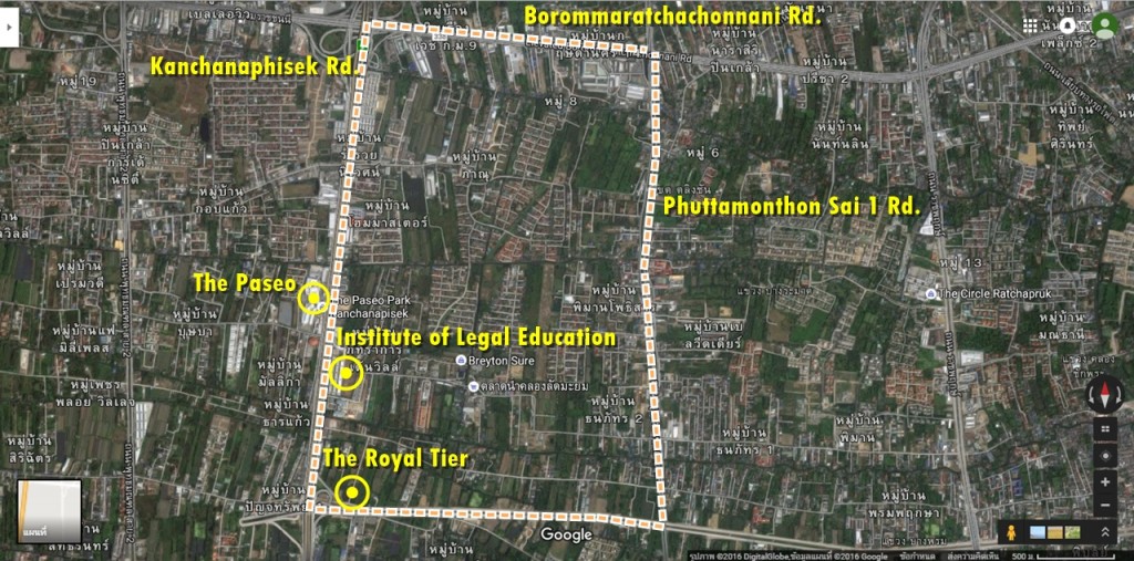 ตัวโครงการตั้งอยู่บนถนนตัดใหม่ ซึ่งสามารถออกไปยังถนนเส้นต่างๆได้ เริ่มกันที่แยกแรกคือถนนพุทธมณฑล สาย 1  ปัจจุบันถนนที่อยู่ด้านหน้าโครงการสามารถตัดผ่านไปสู่ พุทธมณฑล สาย 2 ได้ (ทำการกลับรถเพื่อขึ้นสะพานฝั่งตรงข้ามโครงการ) และ กำลังดำเนินการก่อสร้างในส่วนที่จะขยายตัดไปยัง สาย 3 – 4 ได้ในอนาคต