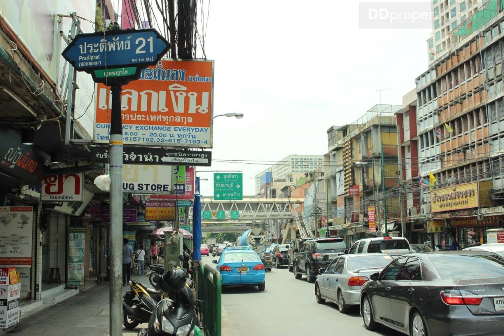 ที่ตั้งโครงการอยู่บริเวณปากซอยประดิพัทธ์ 21