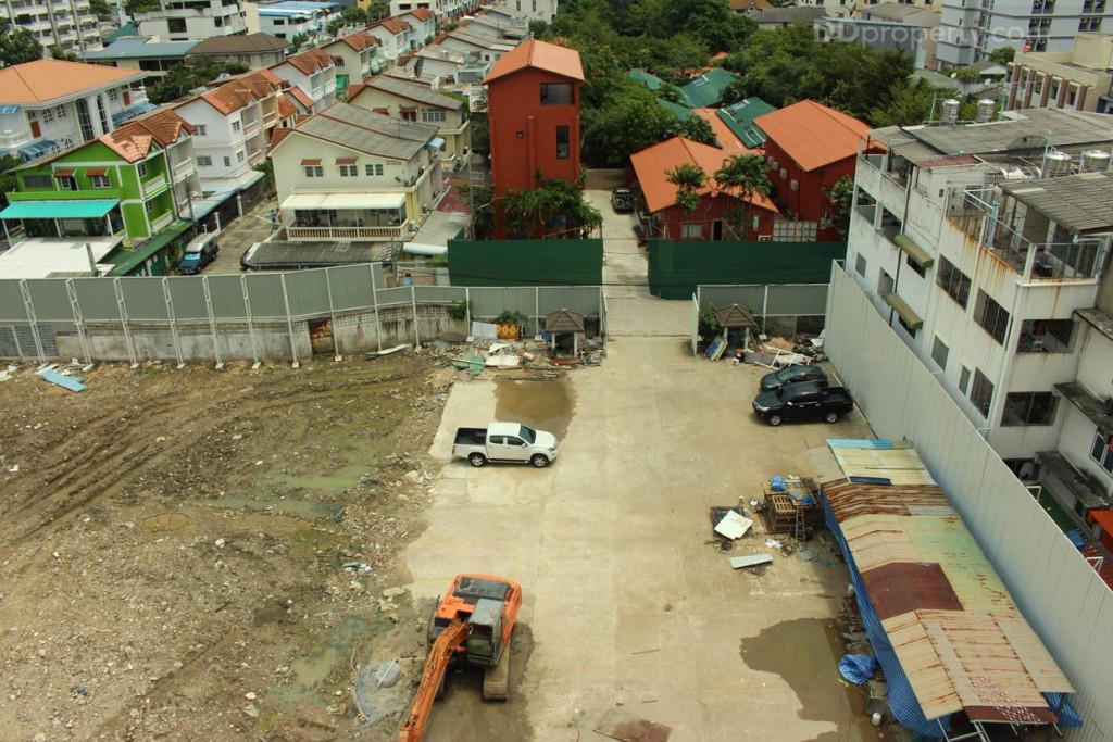 พื้นที่ด้านหลังของโครงการ ทางด้านทิศเหนือ