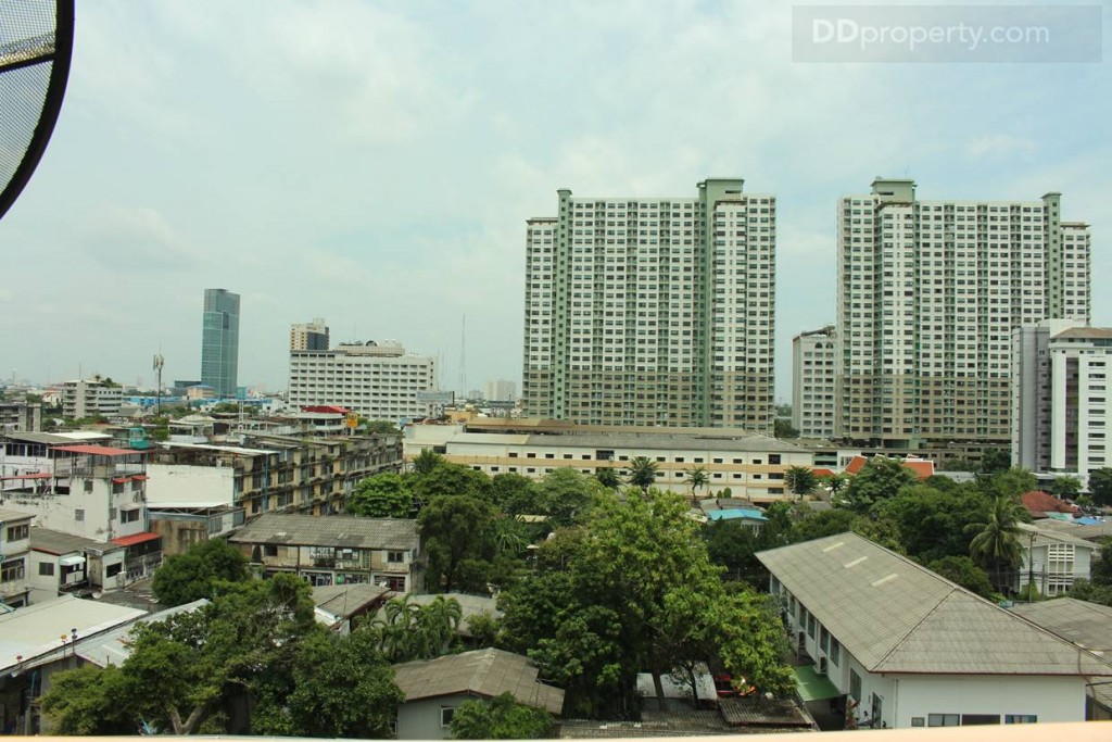 วิวทางทิศตะวันตก จะเห็นคอนโดลุมพินี เพลส พหลฯ-สะพานควาย (ประดิพัทธ์)