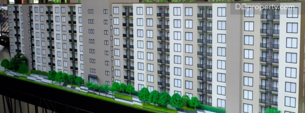 ฝั่งตะวันตกของตัวอาคารที่มีพื้นที่ติดกับสวนส่วนกลาง