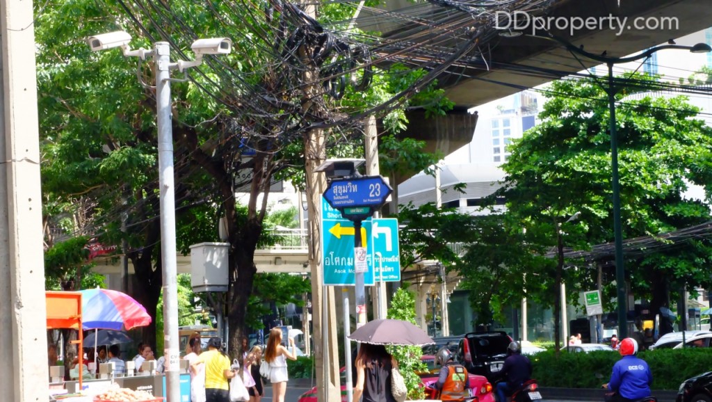 เลี้ยวซ้ายตามทางมาเรื่อยๆจนเจอกับซอยสุขุมวิท 23