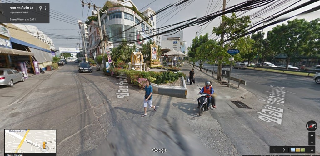 ปัจจุบันต้องสังเกตลักษณะของซอยให้ดีเนื่องจากป้ายปากซอยตอนนี้ได้หายไป  โดยความกว้างของถนนในซอยอยู่ที่ประมาณ 6 เมตรเป็นถนน 2 เลน รถวิ่งสวนกัน 