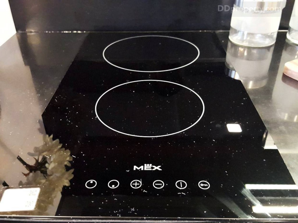 เตาไฟฟ้าที่แถมมาให้เป็นยี่ห้อ MEX หรือเทียบเท่า แต่จะเป็นแบบเตา 2 หัวเหมือนกับห้องตัวอย่าง