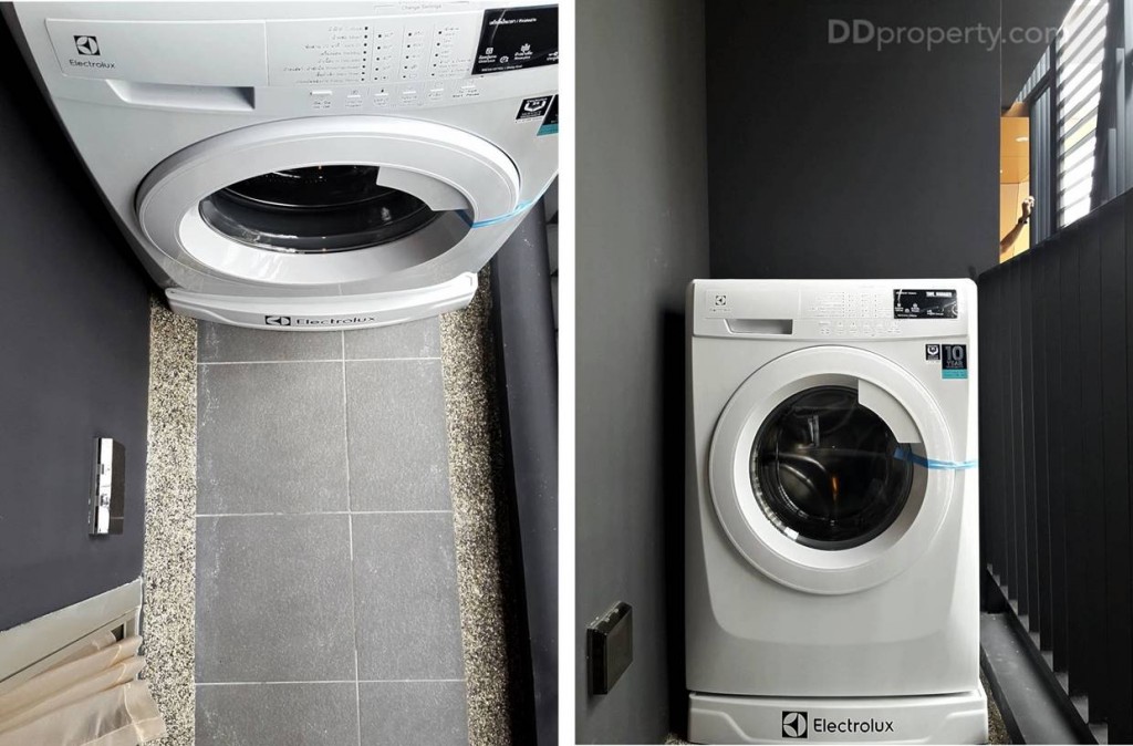 มีพื้นที่วางเครื่องซักผ้าพร้อมวางระบบท่อ และไฟ แต่เครื่องซักผ้าอาจจะต้องเป็นฝาหน้า เพราะด้านบนจะเป็นคอมเพรสเซอร์แอร์ แบบฝาบนอาจจะติดได้