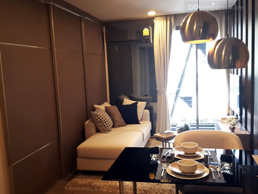 เวลาปิดก็ทำให้ห้องดูเป็นสัดเป็นส่วนเหมือนกับเป็นกำแพงห้อง และด้วยจุดเด่นนี้ทำให้ห้อง type นี้เป็นที่นิยมมากที่สุด