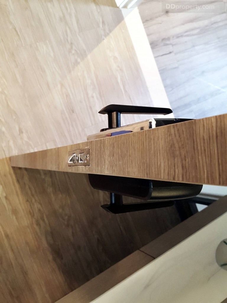 ระบบความปลอดภัยของประตู นอกจากจะเป็นระบบ Digital Door Lock