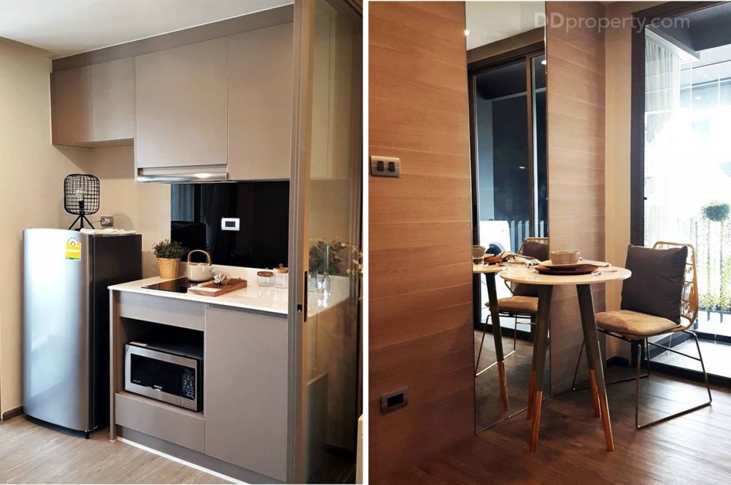พื้นที่ห้องครัวจะอยู่ติดกับห้องนั่งเล่น ภายในห้องครัวจะประกอบไปด้วย ชุดครัวที่ทางโครงการบิลท์อินมาให้เหมือนกับห้องตัวอย่าง พร้อมโต๊ะรับประทานอาหารส่วนผนังจะเป็นสีขาวฉาบเรียบ