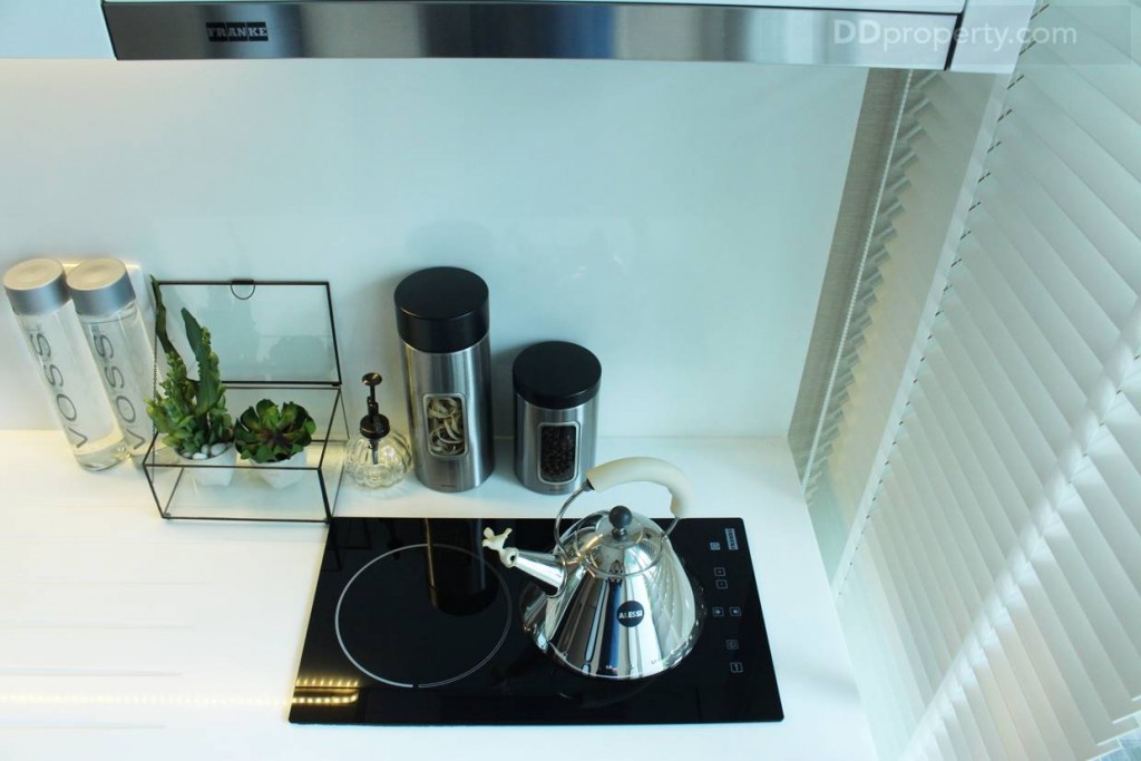 เตาไมโครเวฟแบบบิลท์อิน Franke หรือเทียบเท่า ดูเรียบๆ แต่ใช้งานจริงได้สะดวกสบายดี