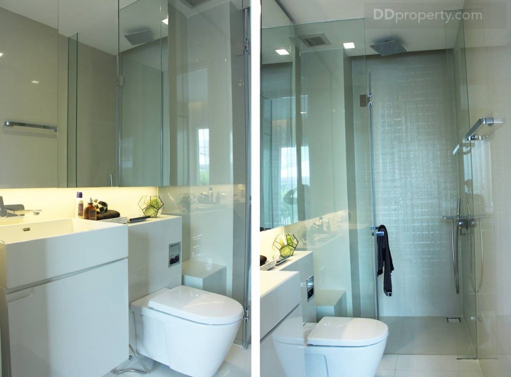 ห้องน้ำจะมีการแยกส่วนเปียกแห้งไว้อย่างชัดเจน พร้อมด้วยบานกระจกกั้นอาบน้ำ ซึ่งจะเหมื่อนกันทุก Type ต่างกันแต่ขนาดของห้องน้ำเท่านั้นเอง อุปกรณ์ห้องน้ำชักโครก American Standard อ่างล้างหน้า Kasch หรือเทียบเท่า ก๊อกอ่างล้างหน้า Kasch หรือเทียบเท่า แบบติดผนัง เครื่องทำน้ำร้อน (ใต้อ่างล้างมือ) ขนาด 6,000 วัตต์ สำหรับห้องน้ำที่มี shower และขนาด 1,200 วัตต์ สำหรับห้องน้ำที่มี Bathtub ตู้เก็บของพร้อมกระจกเงา                             Bath&Spa