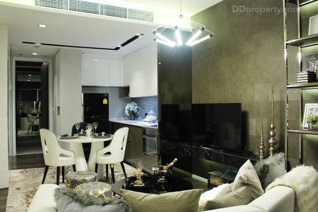 ส่วนด้านในสุดเป็นส่วนนั่งเล่น ดูทีวี และรับแขก