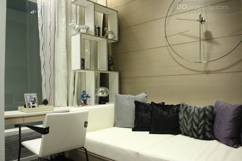 ห้องนี้น่าจะกว่าประมาณ 2.5 x 3.7 เมตร เท่านั้นเอง