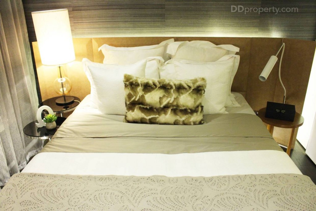 เตียงที่ใช้ในห้องนอนใหญ่ที่โครงการให้มาเป็นขนาด 5 ฟุต