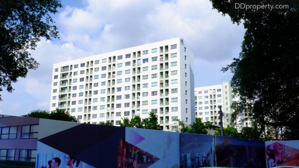 พื้นที่ฝั่งตะวันออกของโครงการจะติดกับ ลุมพินี เพลส พระราม 8