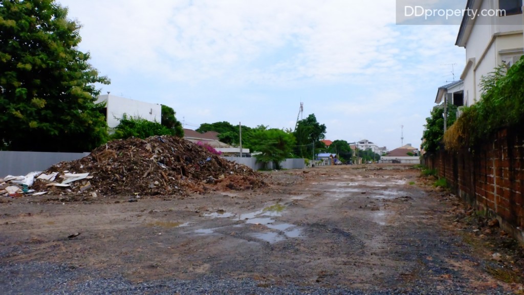 ที่ดินที่จะทำการขึ้นเป็นโครงการ The Element Rama 9 ในเฟสแรกซึ่งจะมี 14 ยูนิต