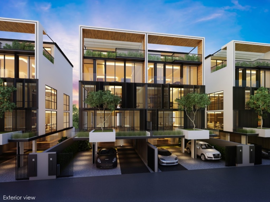 รั้วหน้าบ้านกว้างถึง 7.5 เมตร สามารถจอดรถได้ 6 คัน ลักษณะของยูนิตจะเหมือนกับการเชื่อมสองอาคารเข้าไว้ด้วยกัน ซึ่งทั้งสองฝั่งจะมีแบบแปลนของชั้นที่เหมือนกันสามารถเดินทะลุเข้าหากันได้ด้วยประตูเชื่อมในแต่ละชั้น