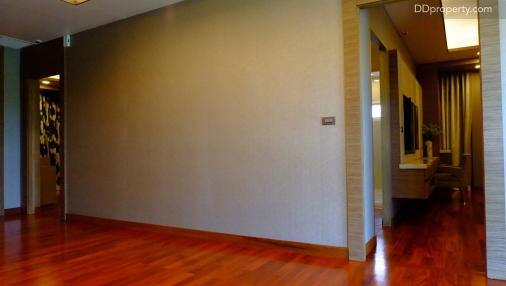 ฝั่งขวามือเลือกแต่งเป็นห้องนอนสองห้อง 