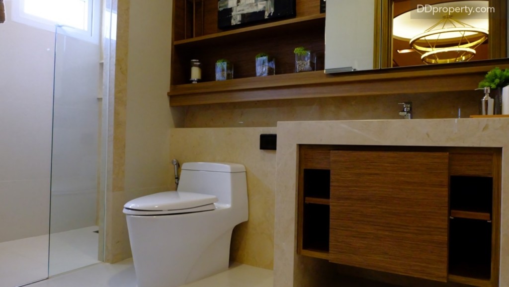 The Royal TierThe Royal TierDSCF9635