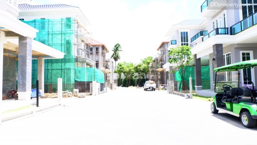 ถนนภายในซอยย่อยมีความกว้างประมาณ 9 เมตร