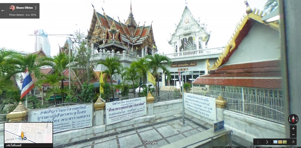 เมื่อเดินขึ้นมาจะพบกับวัดหัวลำโพงอยู่ทางซ้ายมือ