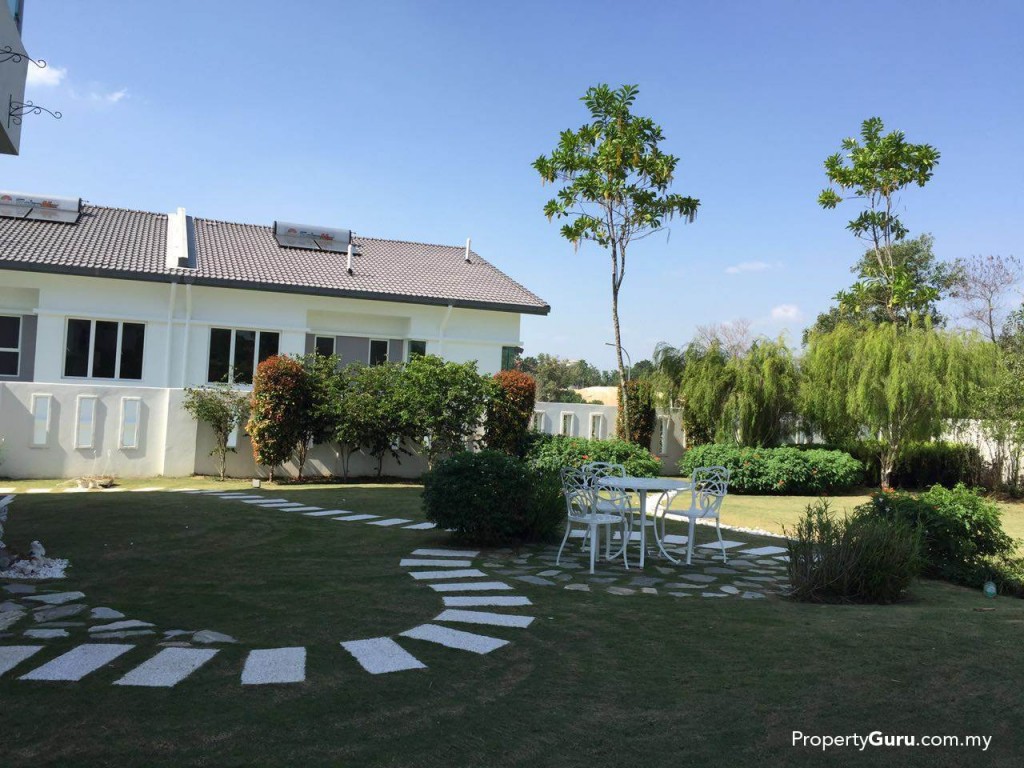 Bellina Villas Front Garden