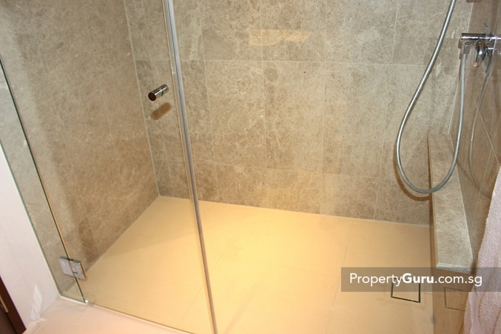 d'Leedon common bathroom 2 4 BR