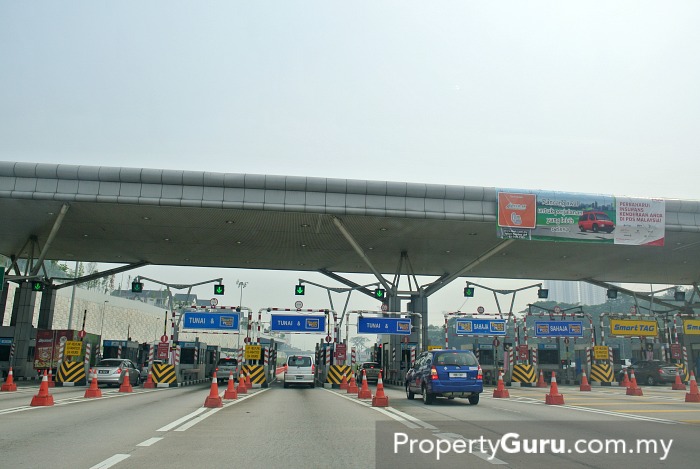 View of the constantly-busy Penchala toll plaza on LDP
