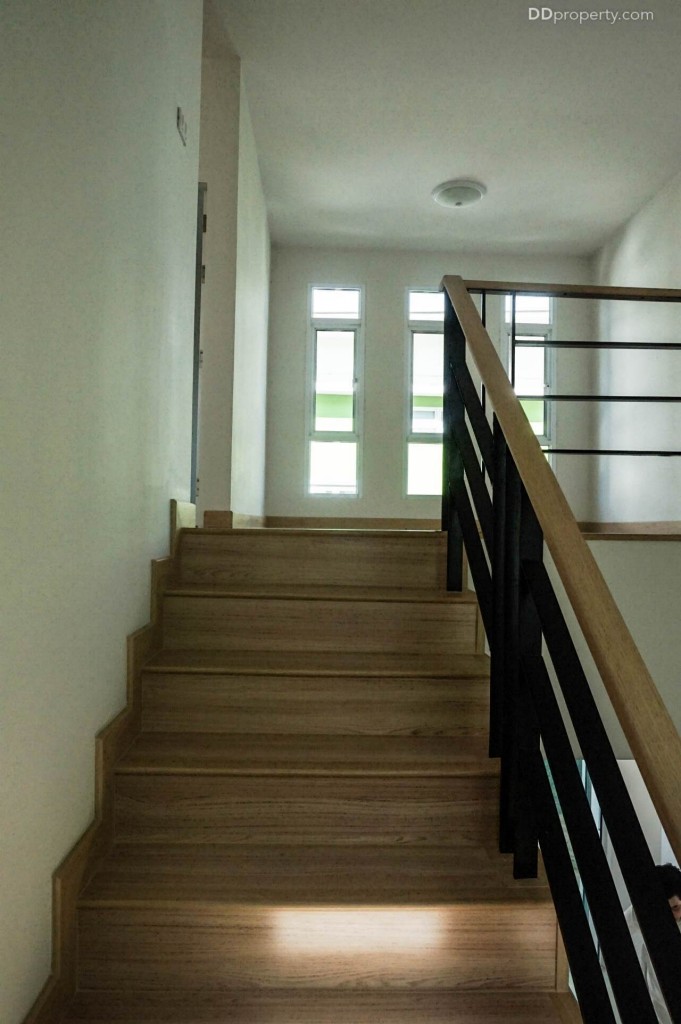 season valley srirachaTR the season valley sriracha Single Home TrDSC00224-025-004