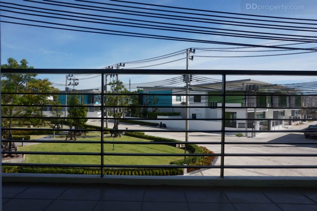 season valley srirachaTR the season valley sriracha Single Home TrDSC00231-030-008