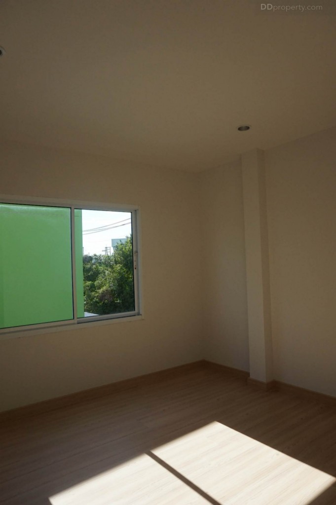 season valley srirachaTR the season valley sriracha Single Home TrDSC00249-041-019