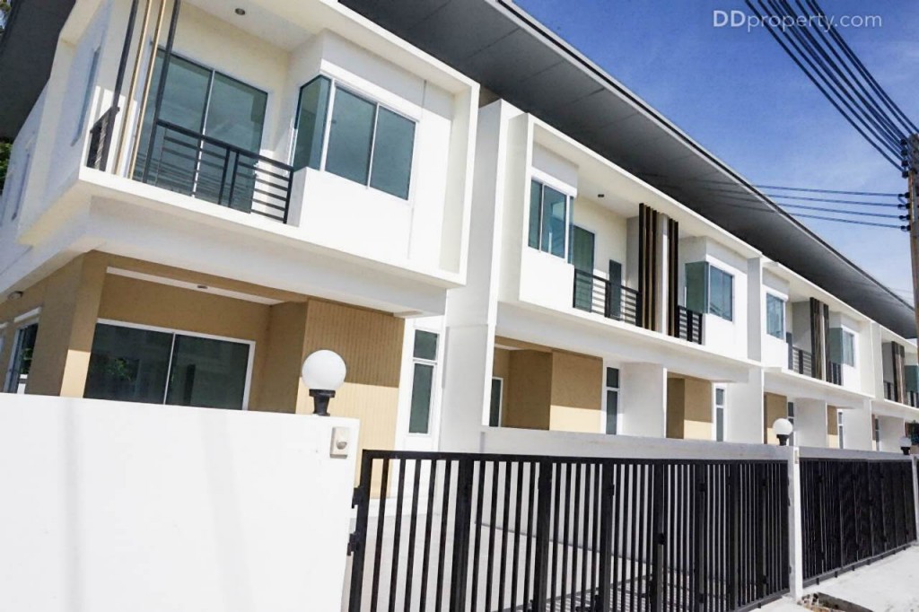 season valley thhhhthe season valley sriracha Town House TrDSC00144-001-001