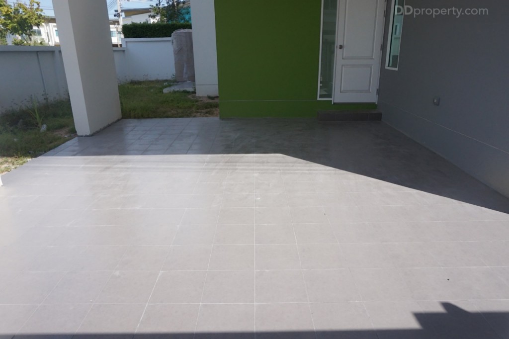 the season valley sriracha Single Home TrDSC00202-005